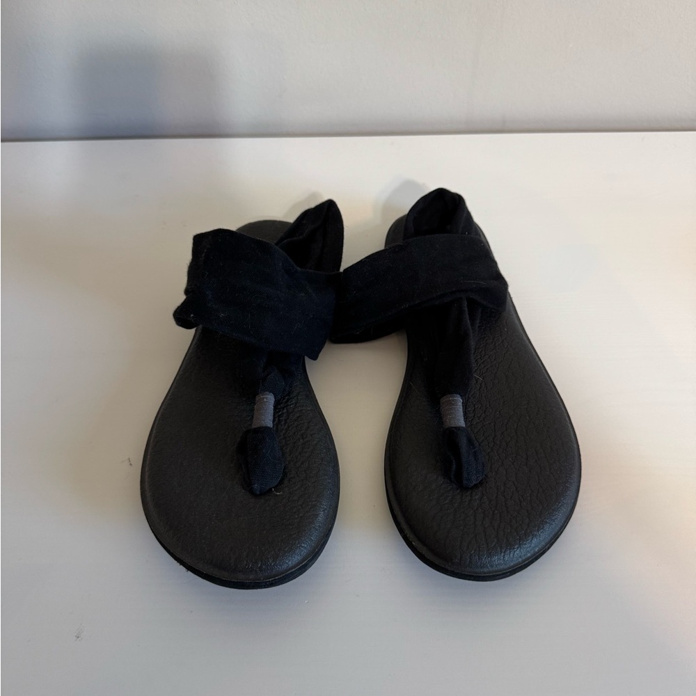Sanuk yoga mat sandals black